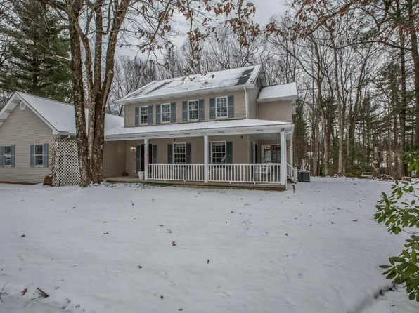 504 Wandering Ln, Beaver, WV 25813
