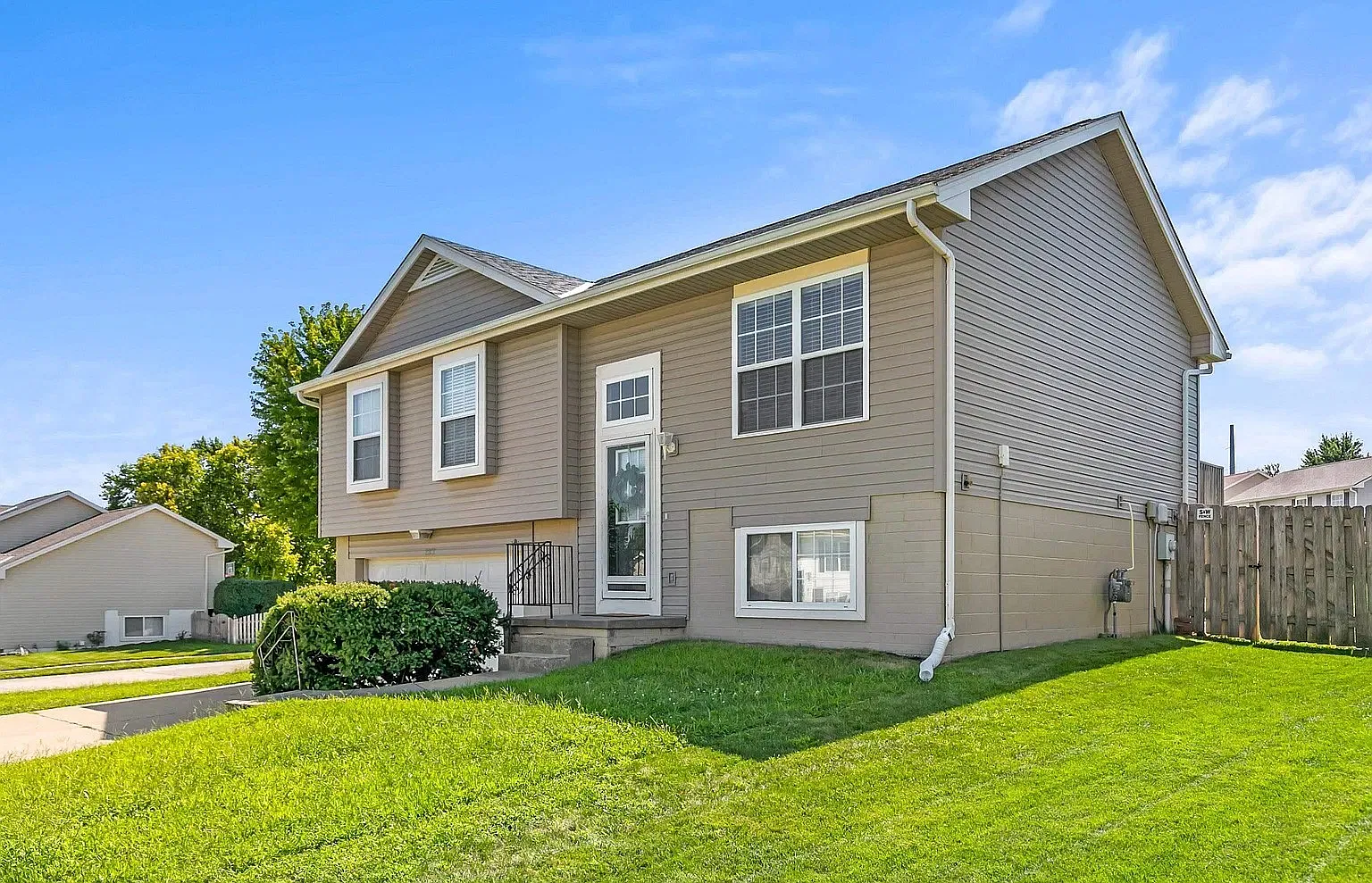 3 bed, 1253 sqft, $2,150 — Photo 3