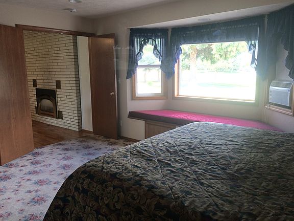 Master Bedroom -Bay Window