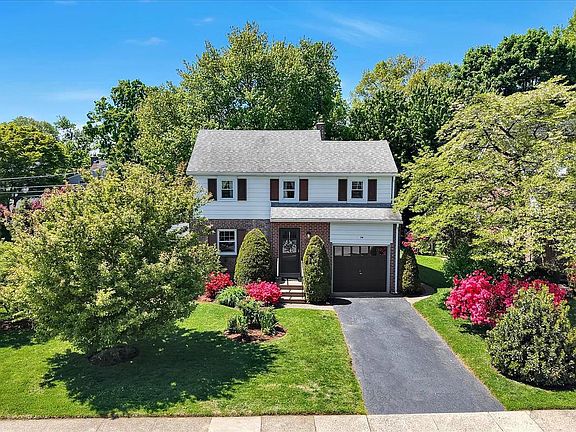 2nd image of 114 Rambling Way