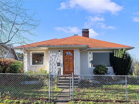 Over 1900 square feet - 956 sq. ft. on main level and 956 sq. ft. of partially finished daylight basement.