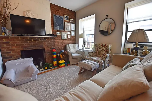 Rented by Bold New York | media 28