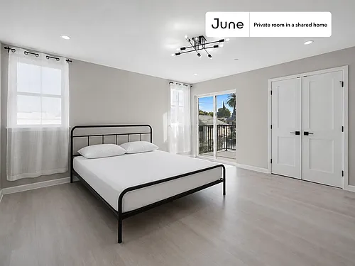 327 N Chicago #D Photo 1