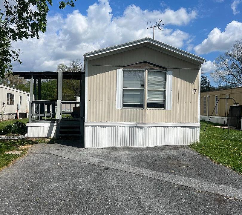 1st image of 17 Caravan Ct