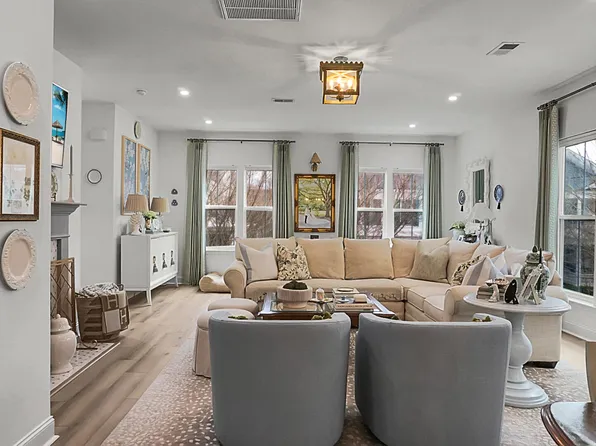 129 Sabal Ct, Summerville, SC 29483