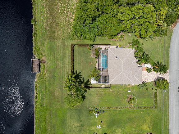 4th image of 1792 SW Lexington Drive