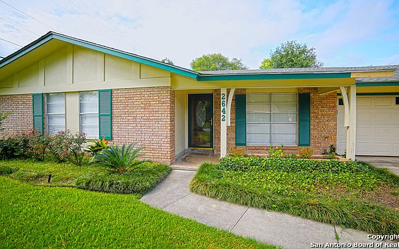 3rd image of 2642 Waterford Dr