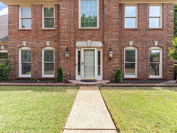 3rd image of 8871 Woodmark Dr