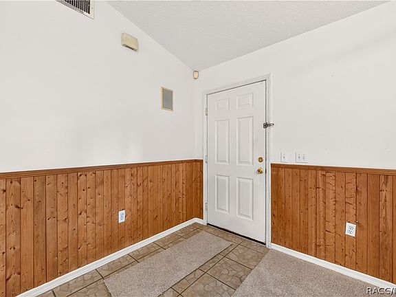 5th image of 211 Edison St