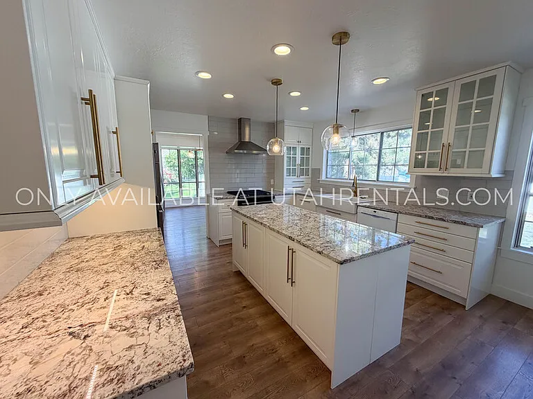 960 N Eastview Dr — Photo 15