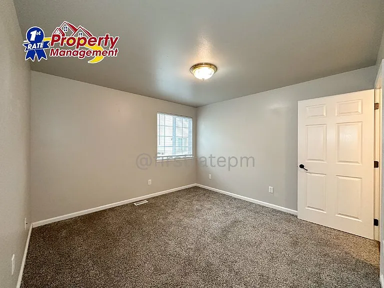10022 W Garverdale Ln #102 — Photo 14