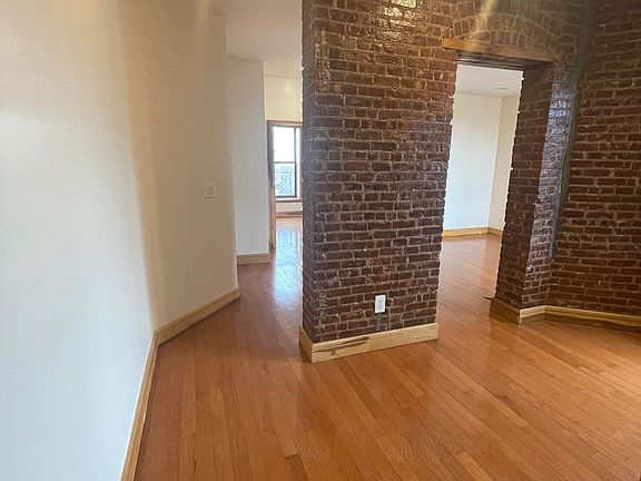 3rd image of 2 Saint Nicholas Pl APT 61