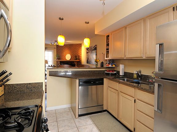 5th image of 1837 W White Oak St #6-2