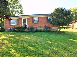 121 Hill N Dell Rd, Paris, KY 40361