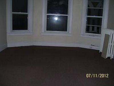 4th image of 146 S Broadway