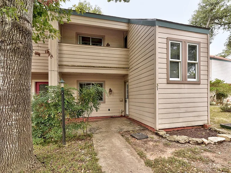 31 Marina Cir — Photo 3