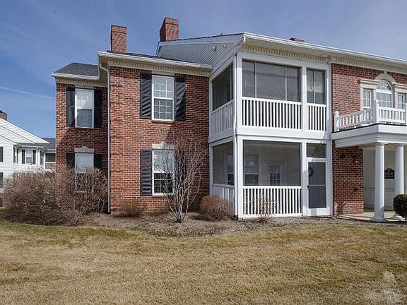 3rd image of 844 W Summerfield Gln