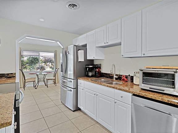 2nd image of 766 41st Ave