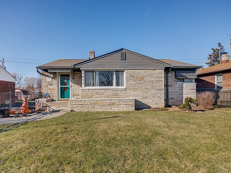 1052 N Layman Ave — Photo 3