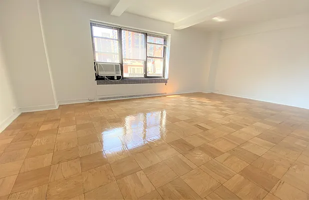 Rented by Manhattan Realty Group | media 11