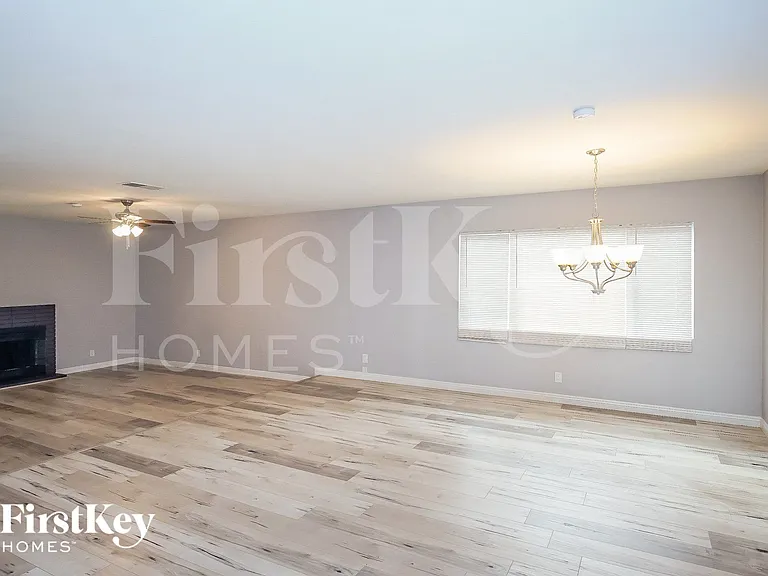 3800 San Angelo Ave — Photo 4