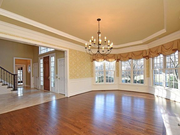 5th image of 9855 Fox Hollow Ln