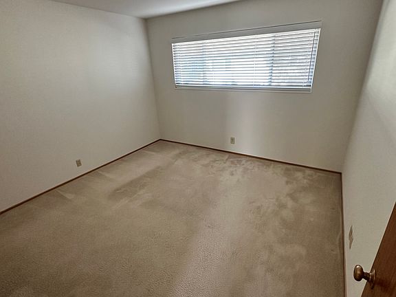 5th image of 235 Waverley St APT 3