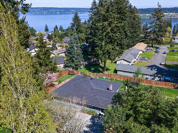 3rd image of 5919 Soundview Dr