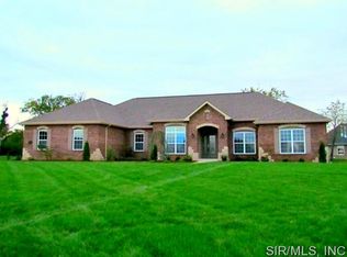 1475 Pasteur Ln, Swansea, IL 62226