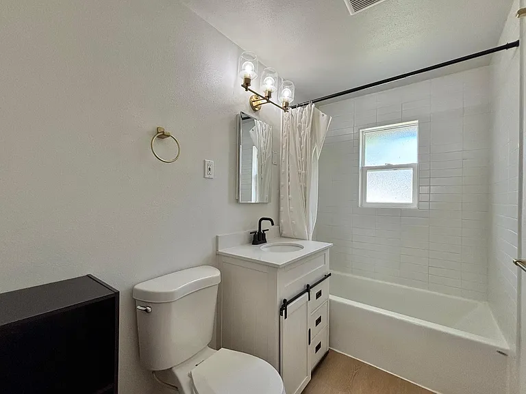 6020 N Elgin St — Photo 9