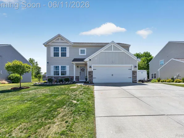 3081 Stratford Ln, Flushing, MI 48433