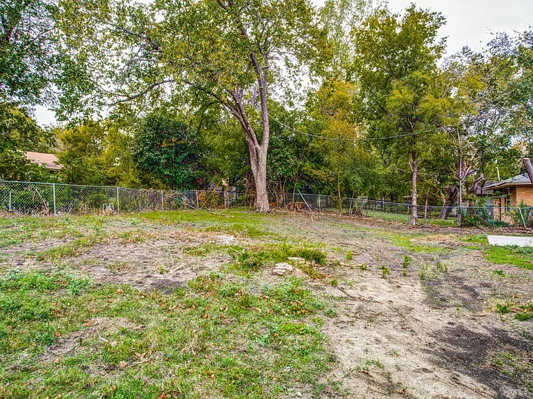 7027 Coleshire Dr — Photo 17
