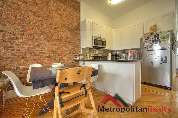 Rented by Metropolitan Realty | media 18