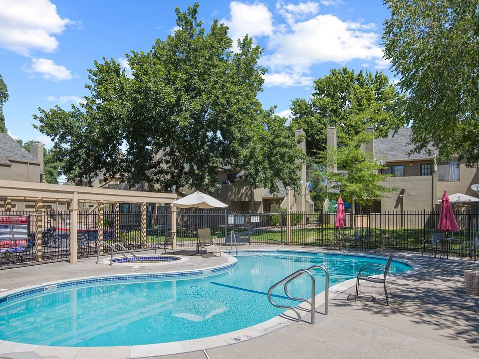 1st image of 5226 Hemlock St APT 3