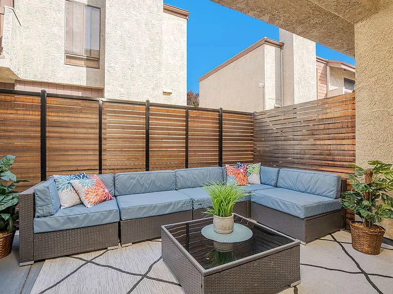 1655 Greenfield Ave #14 — Photo 9