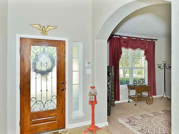 3rd image of 517 Oakmont Way