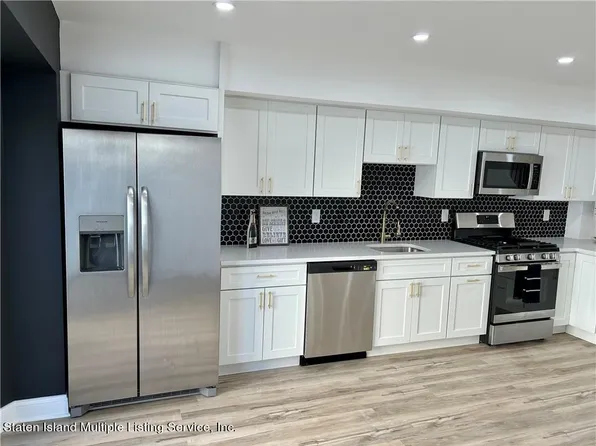 79 Benjamin Dr, Staten Island, NY 10303