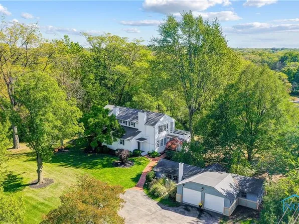 1242 Old Trail Rd, Maumee, OH 43537
