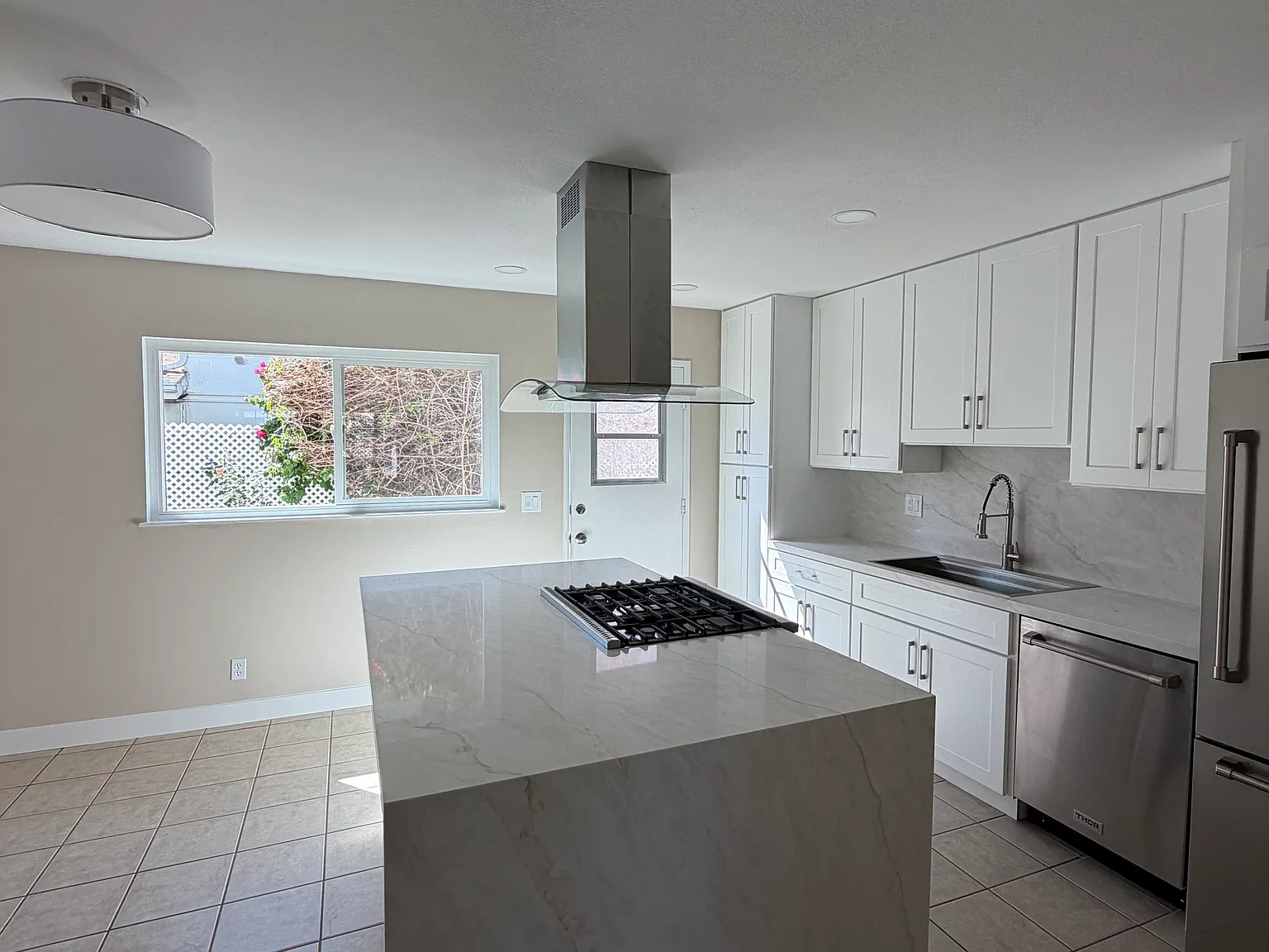 3 bed, 1208 sqft, $4,950 — Photo 2