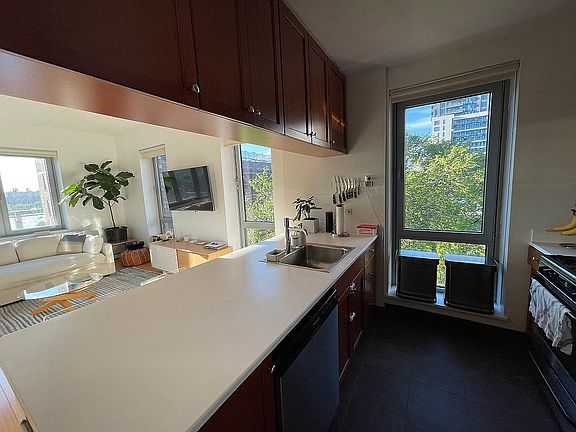 5th image of 373 Wythe Ave APT 11C