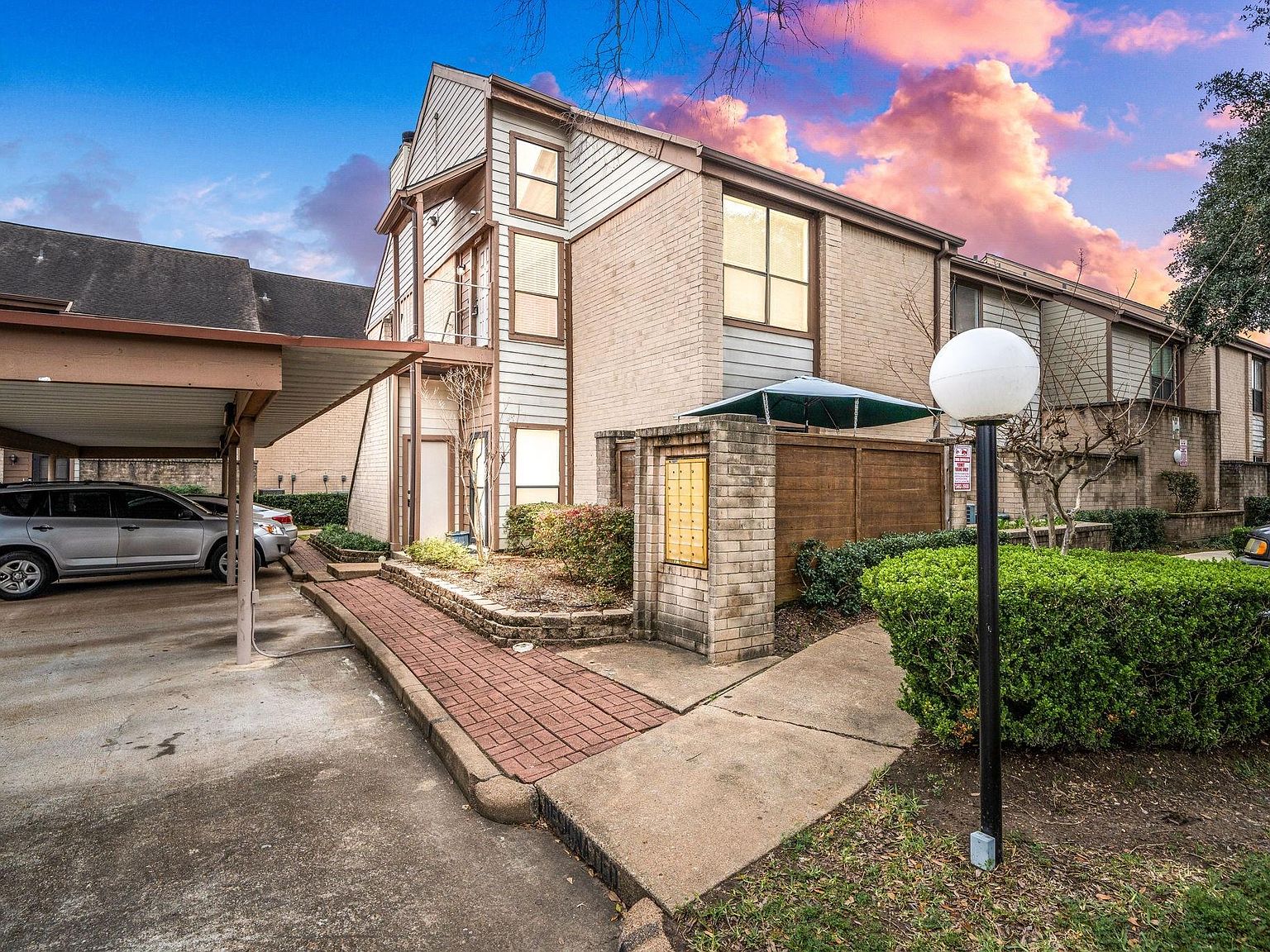 8359 Sands Point Dr #218