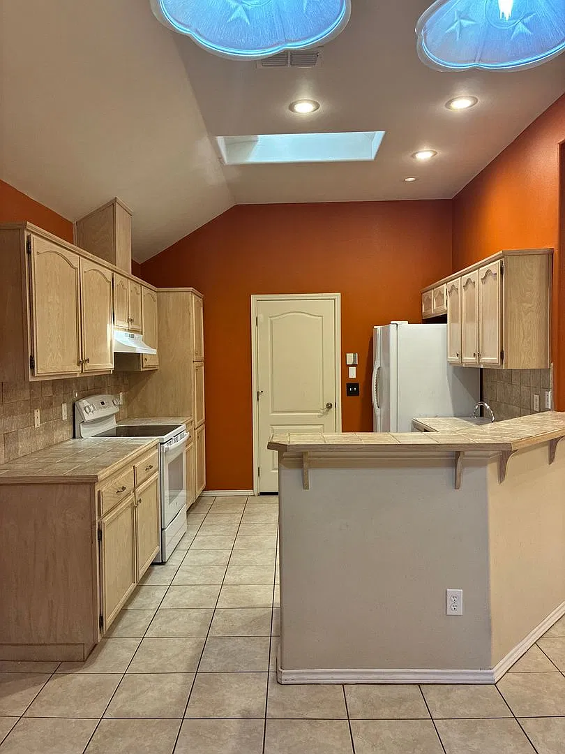 3 bed, 2.0 bath, 1330 sqft, $1,475 — Photo 4
