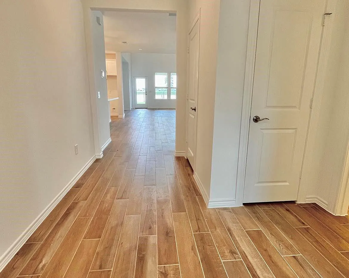 4 bed, 2.5 bath, 2703 sqft, $3,200 — Photo 2