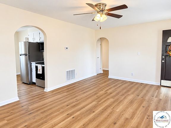 3rd image of 304 S Illinois St