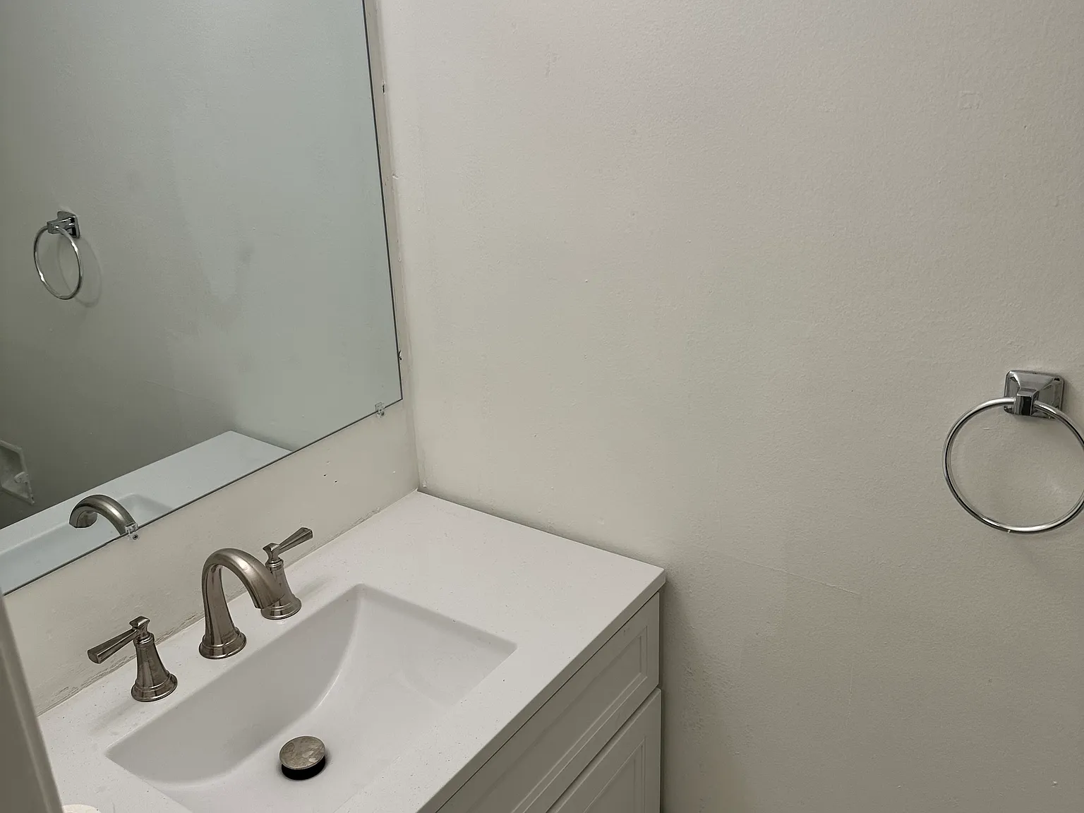 3 bed, 2.5 bath, 1800 sqft, $3,000 — Photo 3