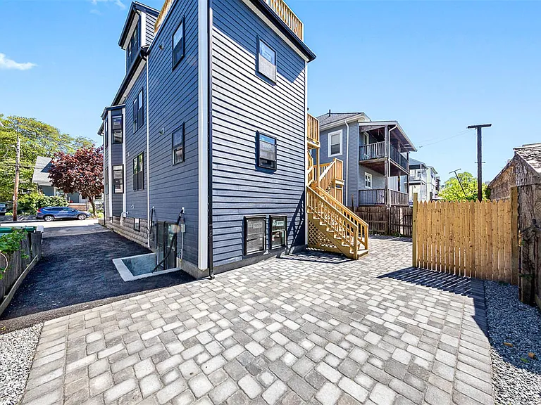 72 Stanley Ave — Photo 20