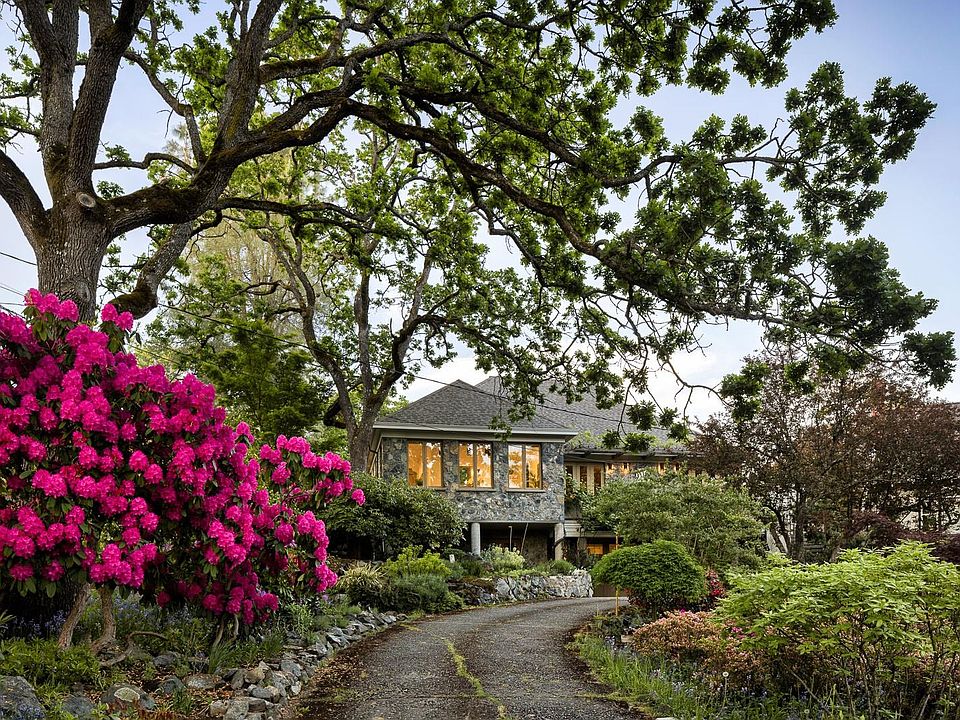 1239 B Tattersall Dr, Saanich, BC V8P 1Z2 MLS 932026 Zillow