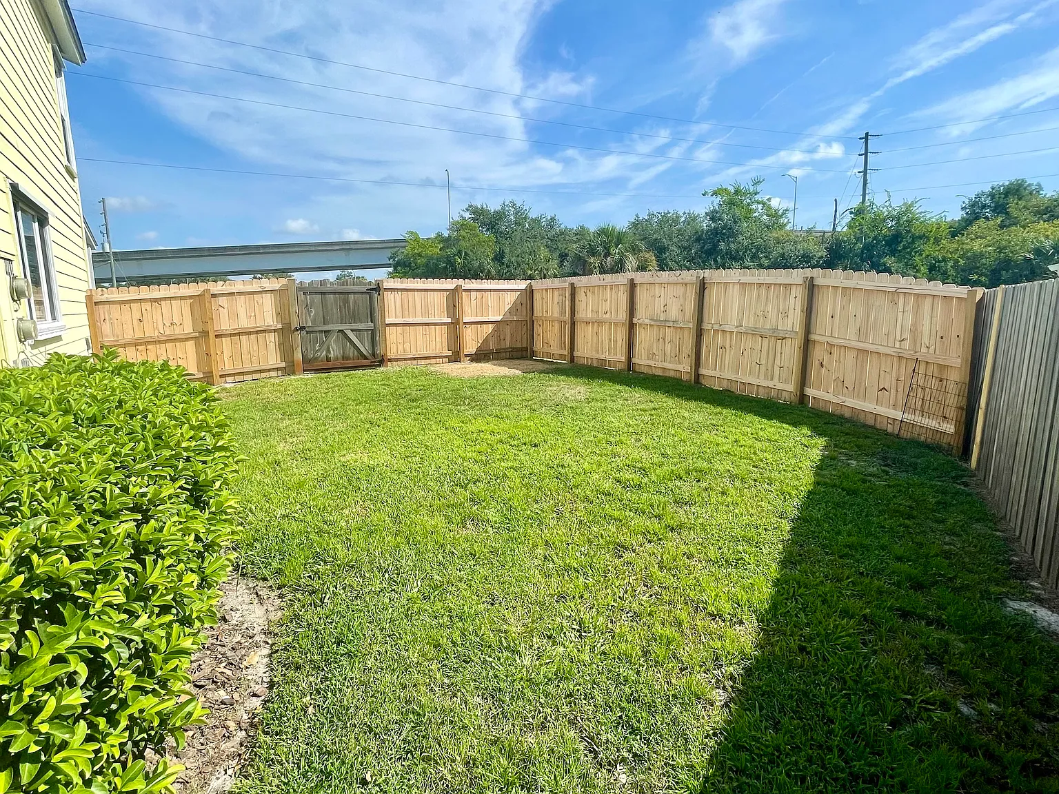 2 bed, 1.5 bath, 900 sqft, $2,300 — Photo 2