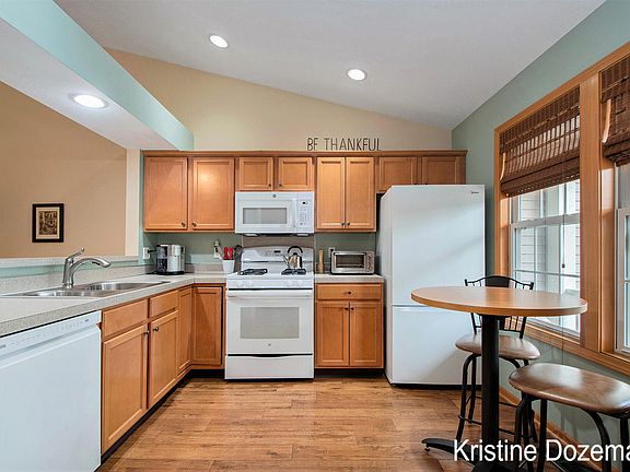3rd image of 385 Abbey Mill Dr SE