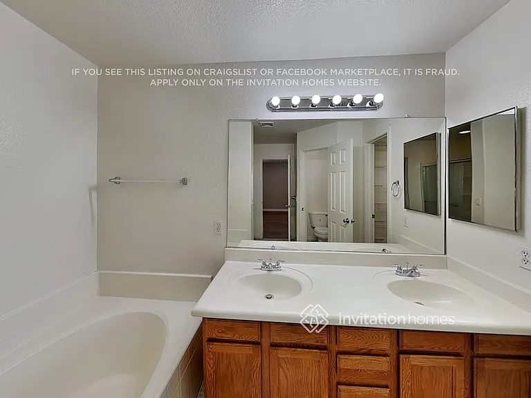 1530 W Saint Anne Ave — Photo 13